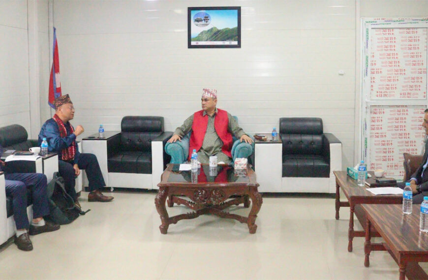 सुदूरपश्चिमका मुख्यमन्त्रीले भेटे कुलपति र रजिस्ट्रार