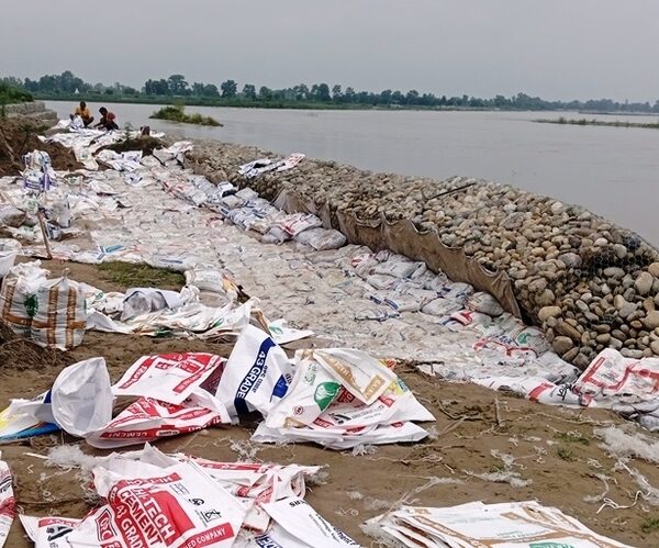 सामान्य वर्षामै पाँच करोडको तटबन्धमा क्षति