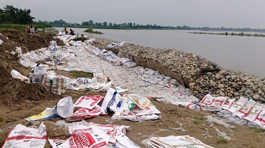 सामान्य वर्षामै पाँच करोडको तटबन्धमा क्षति