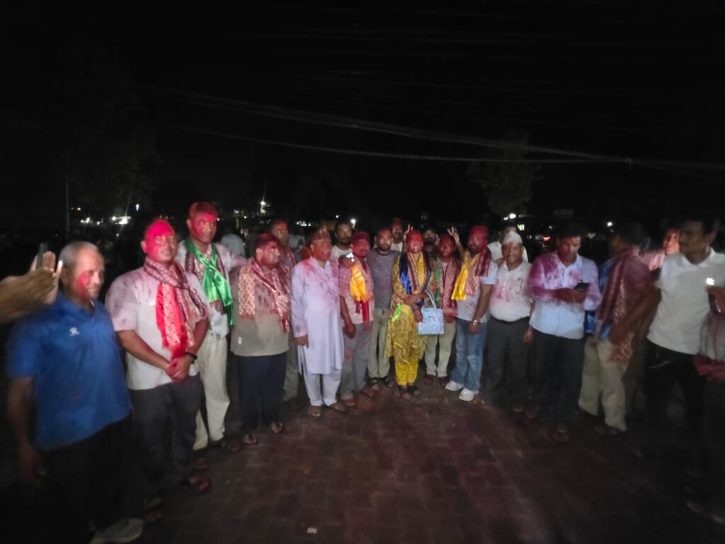 अत्तरिया उद्योग वाणिज्य संघको कार्यसमितिका ९ जना…