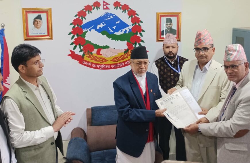 सुदूरपश्चिम प्रदेशमा नयाँ सरकार गठनका लागि खगराज भट्टद्वारा दाबी पेस