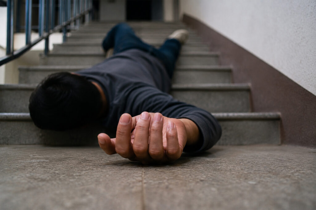 महेन्द्रनगरमा सिँढीबाट लडेर युवकको मृत्यु