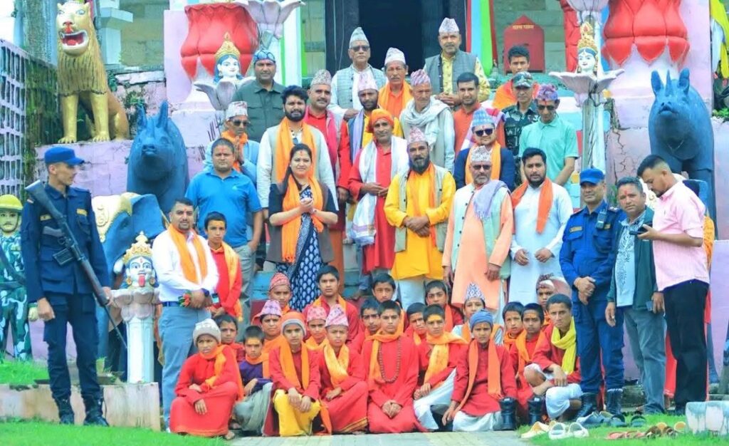 मन्त्री रावललाई डडेल्धुराका सहकारी पीडित र भूमिहीनले&hellip;