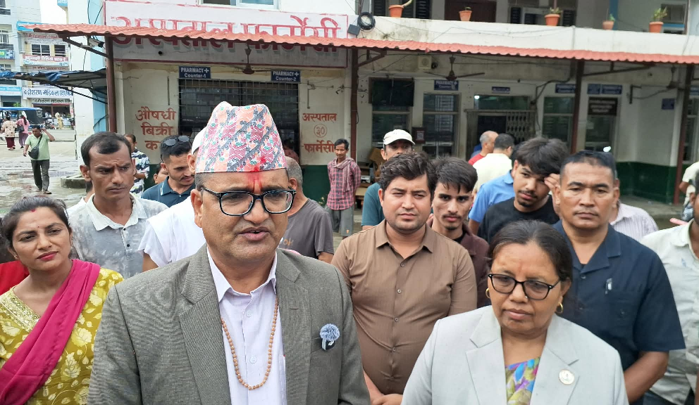 मुख्यमन्त्री भट्टद्धारा सेती अस्पतालको निरीक्षण