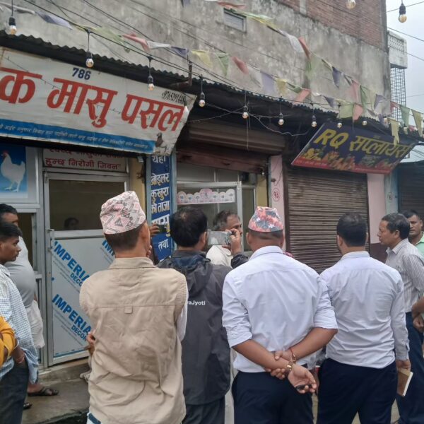 अत्तरियाबाट खसीको मासुमा बाख्राको मासु मिसाएको आरोपमा २ जना पक्राउ