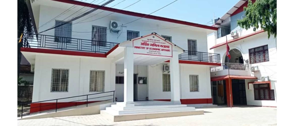 सुदूरपश्चिममा सरुवा भएका सचिवले बजेट बनाउँदै, मन्त्री&hellip;