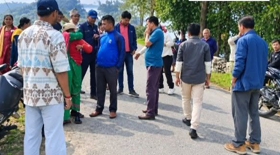 बैतडीमा मोटरसाइकलको ठक्करबाट एक जना महिला घाइते