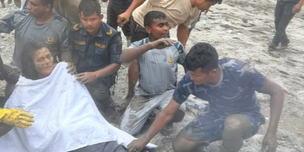 बाढीमा बेपत्ता वृद्वाको ११ दिनपछि जीवित उद्धार