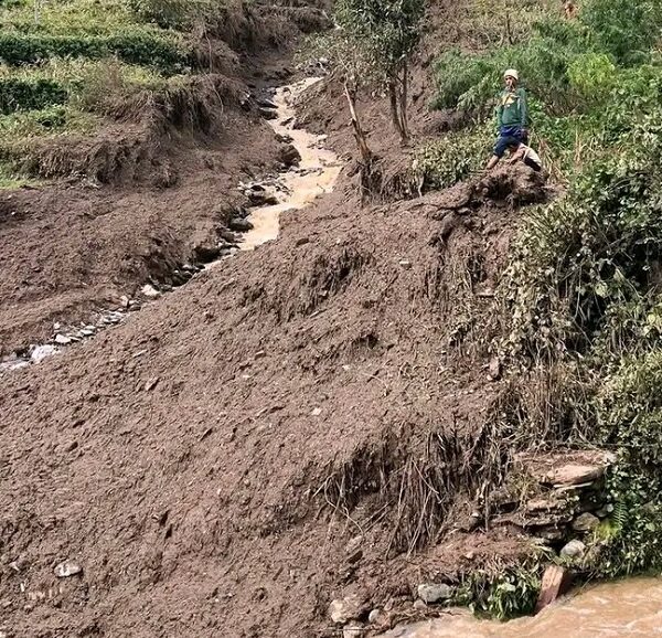 चार दिनको बाढीपहिरोमा २१ जनाको मृत्यु, सयौं विस्थापित