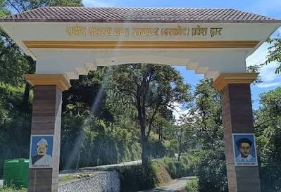 शहीद दशरथ चन्द स्मृति प्रतिष्ठानद्वारा बाढीपीडितलाई सहयोग