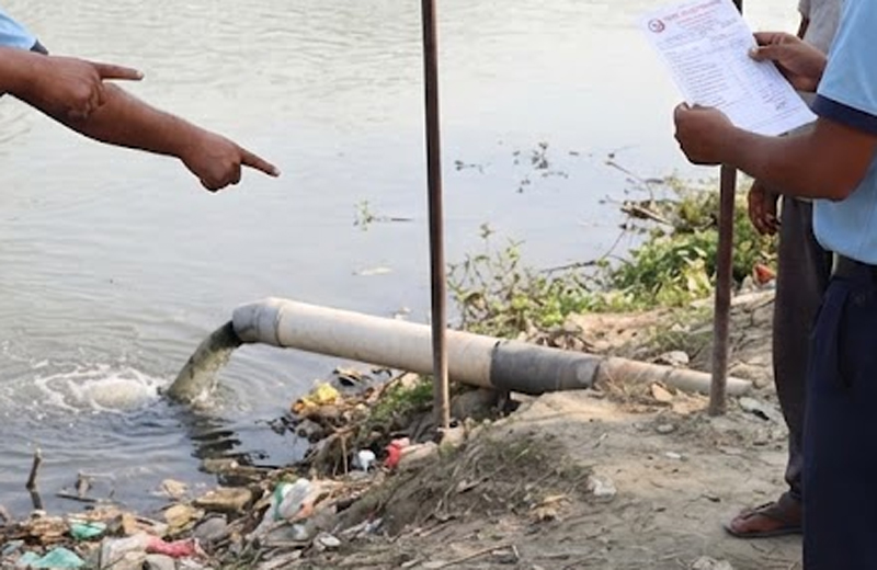 धनगढीमा दिशाजन्य फोहोर खोलामा फाल्नेलाई ५ हजार&hellip;