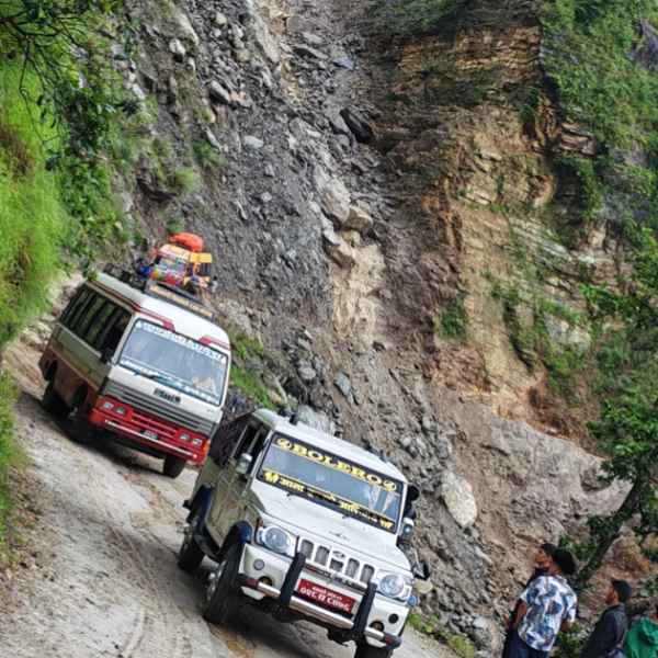 १६ घन्टापछि पहिराले अवरुद्ध कर्णाली राजमार्ग सुचारु