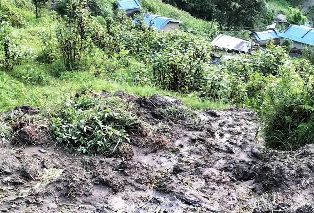 बाजुरामा पहिरोले एक घरमा क्षति, १० परिवार…