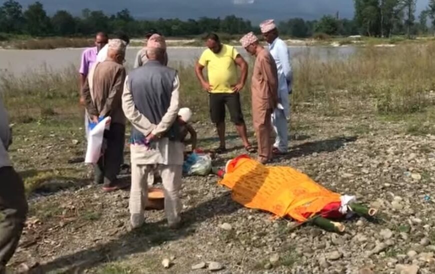 भोटेकोशी बाढीपछि सम्पर्कविहीन कञ्चनपुरका जोशीको कुशको शव बनाएर अन्त्येष्टि