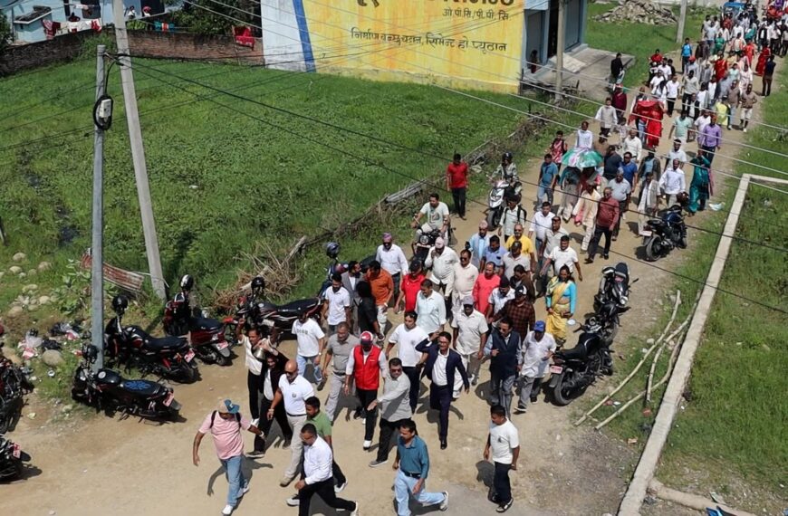 अत्तरियामा रास्वपालाई भिड व्यवस्थापन गर्न हम्मे हम्मे, कार्यक्रम स्थल नै फेरियो