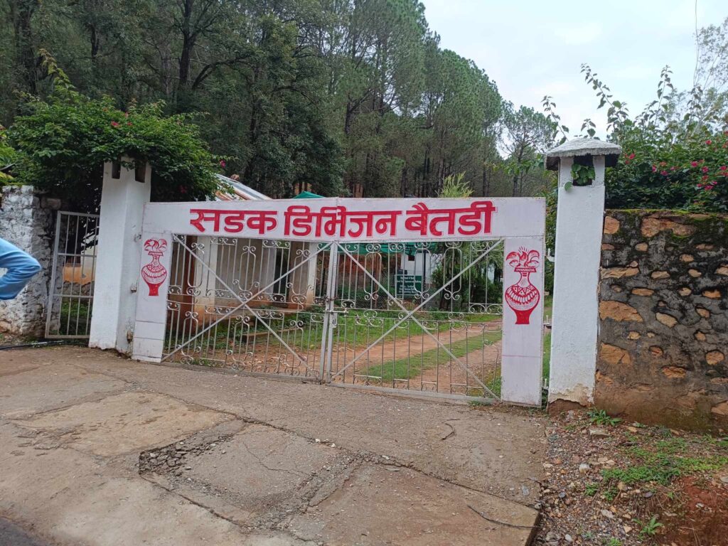 सडक डिभिजन बैतडीले ताेड्याे १० सडककाे ठेक्का&hellip;