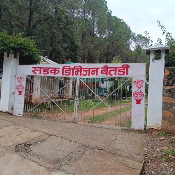 सडक डिभिजन बैतडीले ताेड्याे १० सडककाे ठेक्का सम्झौता