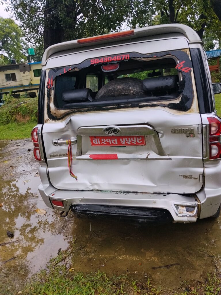 गोदावरीमा स्कारपियोलाई इभी हाइसले ठक्कर दिँदा ३&hellip;