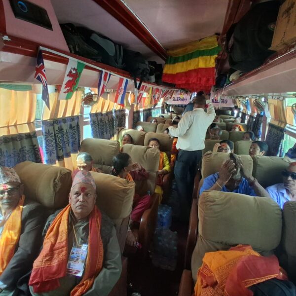 मुक्तिनाथ दर्शनका लागि हिँडे बेलौरी ४ का ज्येष्ठ नागरिक र एकल महिला, मेयर चौधरीले गरे बिदाइ