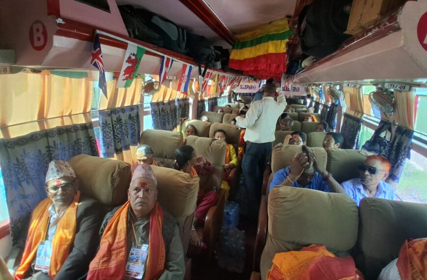 मुक्तिनाथ दर्शनका लागि हिँडे बेलौरी ४ का ज्येष्ठ नागरिक र एकल महिला, मेयर चौधरीले गरे बिदाइ