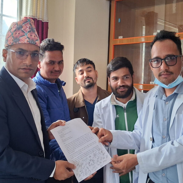 दसैंतिहार भत्ता कटौतीपछि बाजुरा अस्पतालका करार कर्मचारी असन्तुष्ट