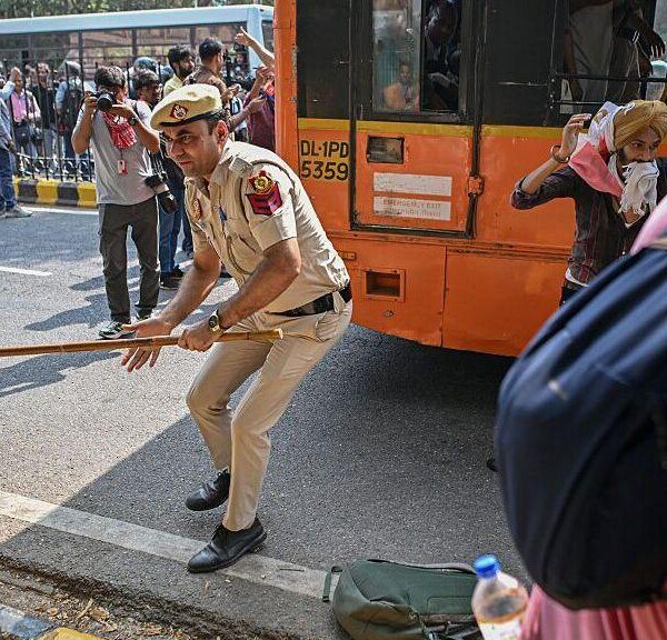 दिल्लीमा उग्र बन्दै प्रदर्शन, १५ सयभन्दा धेरै पक्राउ