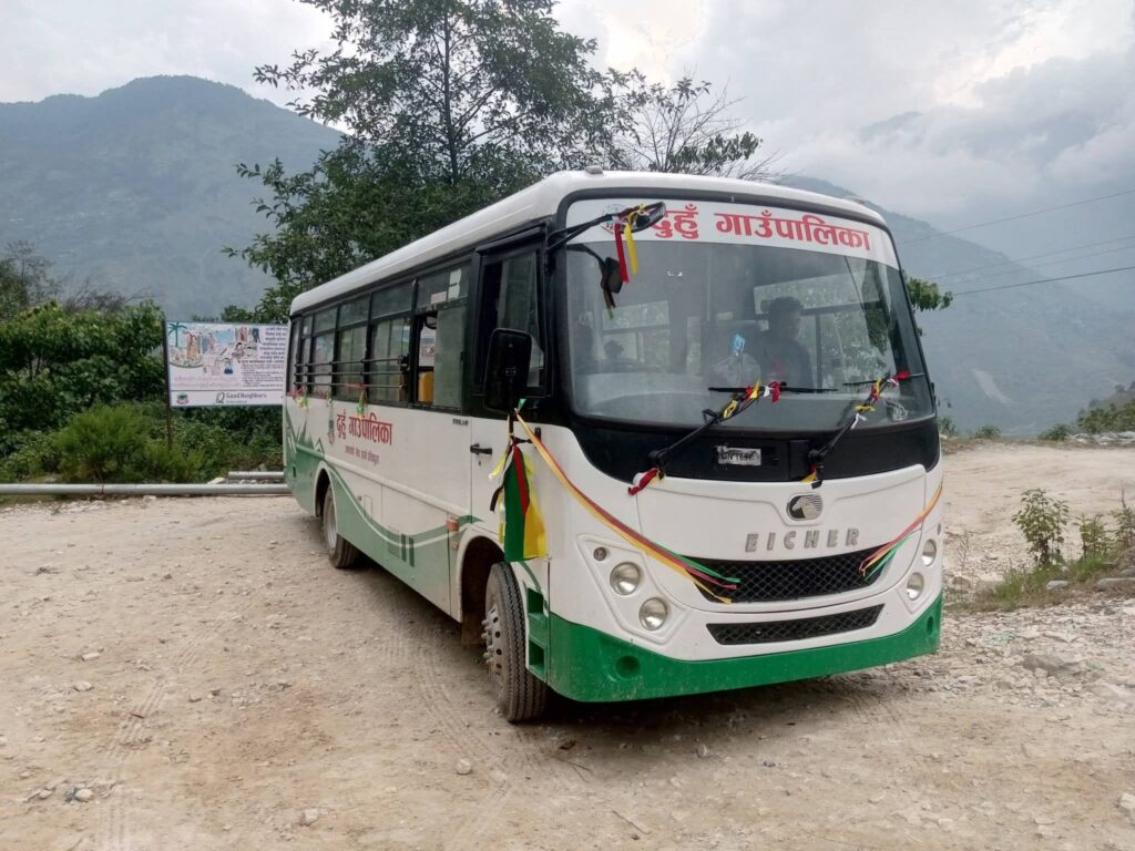दार्चुलाको दुहुँ गाउँपालिकामा गाउँपालिका बस सेवा सञ्चालन