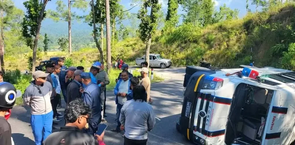 अछाम आउँदै गरेको गाडी सुर्खेतमा दुर्घटना हुँदा&hellip;