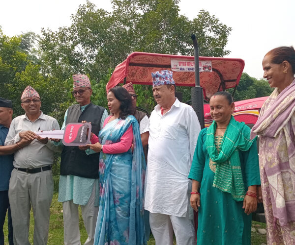 धनगढीमा ३ हजार गाइगोरु रहेको गौशालालाई ट्याक्टर हस्तान्तरण