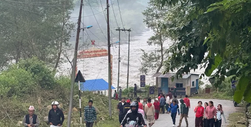 बूढीगण्डकीमा ठूलो बाढी, त्रिशूली दोभानसम्म सतर्कता अपनाउन&hellip;